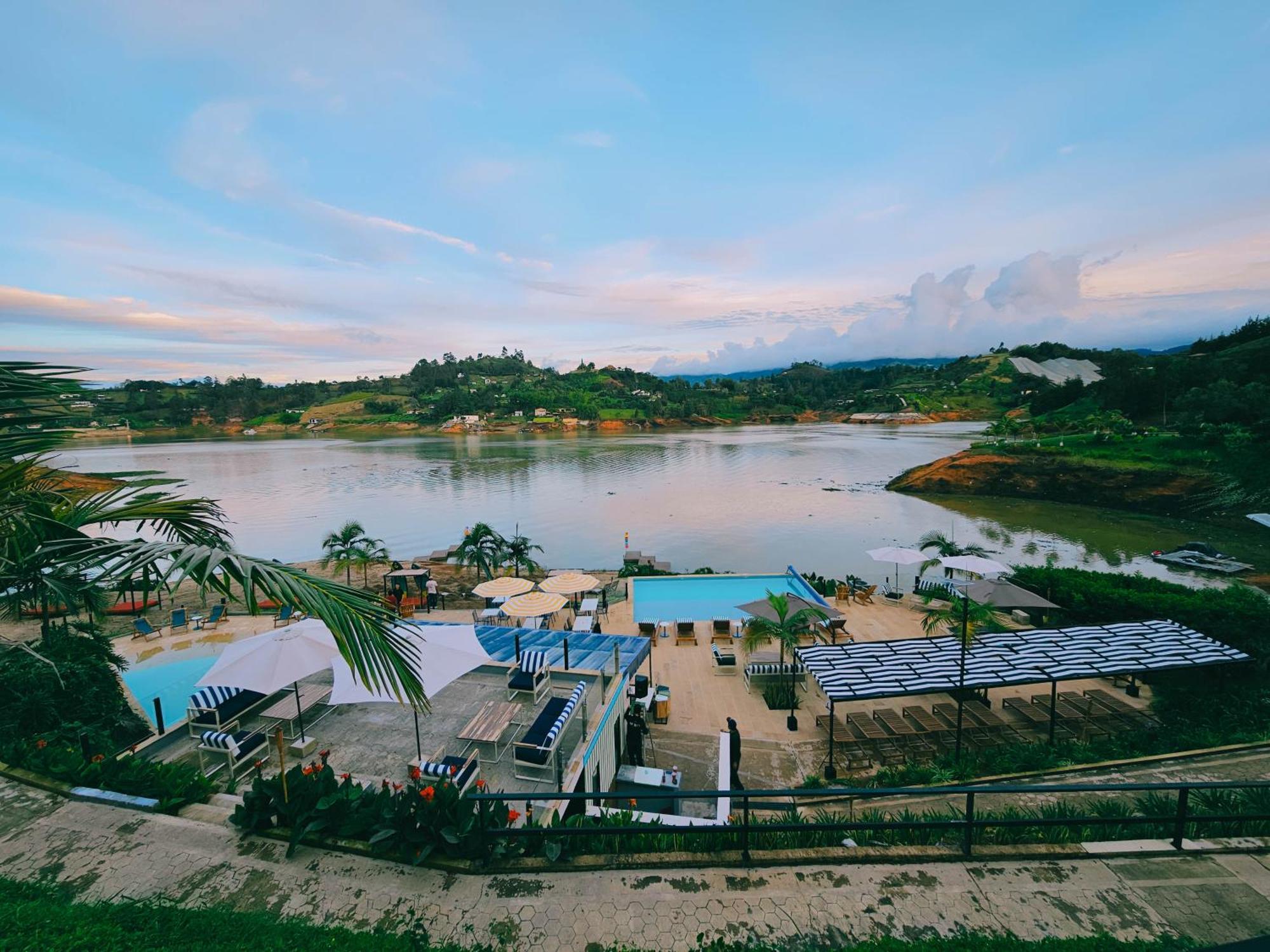 Viajero Guatape Hostel & Lake Club Екстер'єр фото