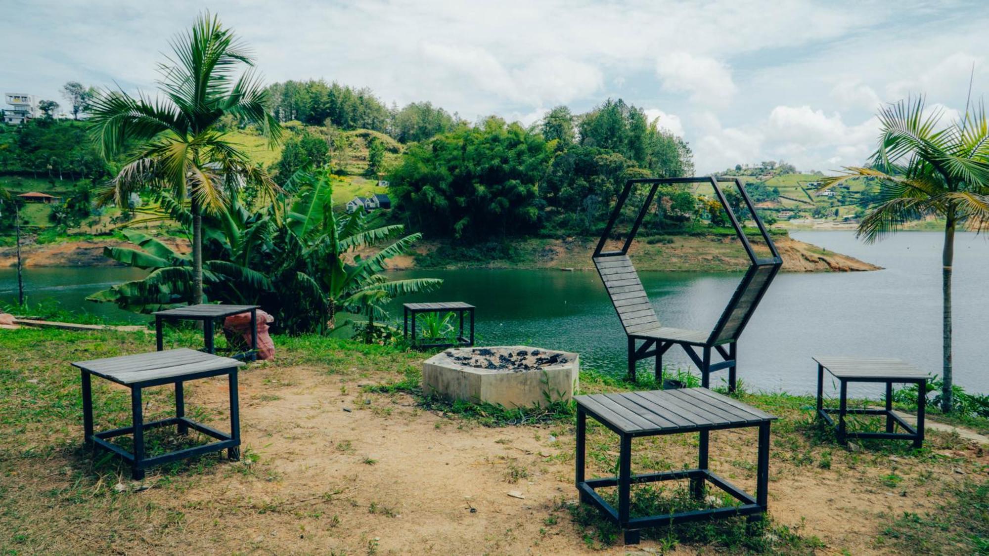 Viajero Guatape Hostel & Lake Club Екстер'єр фото
